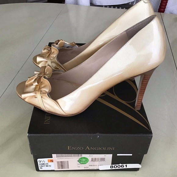 Gold Heels - Picture 3 of 6